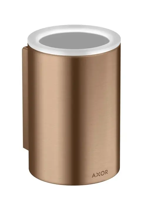 Zahnputzbecher aus gebürstetem Rotgold mit runder Form und weißem Innenteil, an der Seite mit der Marke AXOR.